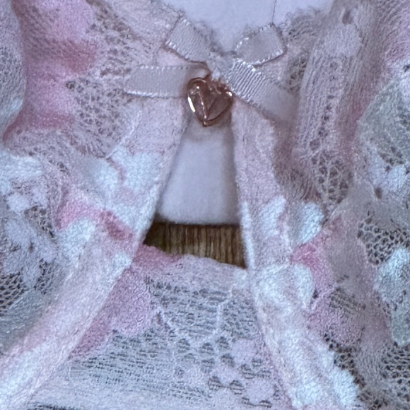 Victoria Secret Size 44D Lace Bra - Picture 2 of 4